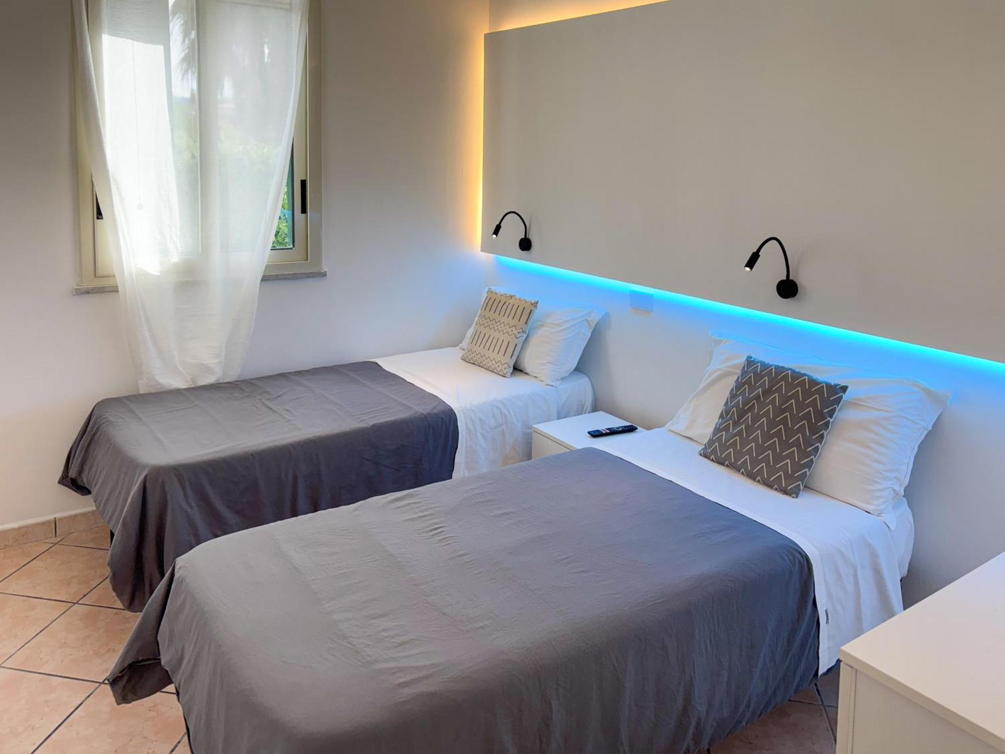 Case Vacanze Mare Nostrum - Villas In Front Of The Beach With Pool كامبوفيليتْشّي دي روتْشّي المظهر الخارجي الصورة